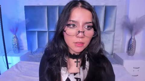 hollypeach_ online show from July 17, 3:19 am