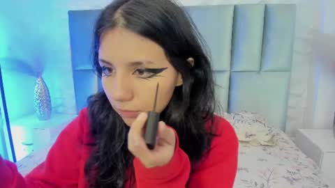 hollypeach_ online show from August 3, 8:04 pm