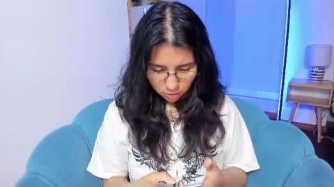 hollypeach_ online show from July 12, 5:16 pm