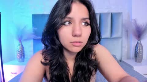 hollypeach_ online show from June 22, 7:43 pm