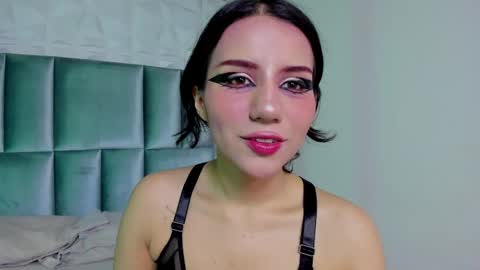 hollypeach_ online show from April 30, 8:57 pm