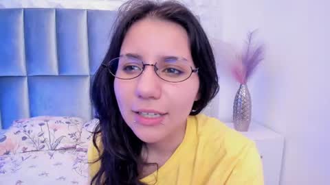 hollypeach_ online show from July 28, 9:03 pm