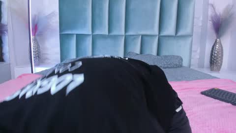 hollypeach_ online show from June 28, 5:31 pm