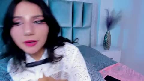 hollypeach_ online show from July 1, 8:28 pm