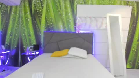 HollyTaillor online show from June 30, 5:40 am