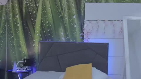 HollyTaillor online show from May 3, 5:35 am