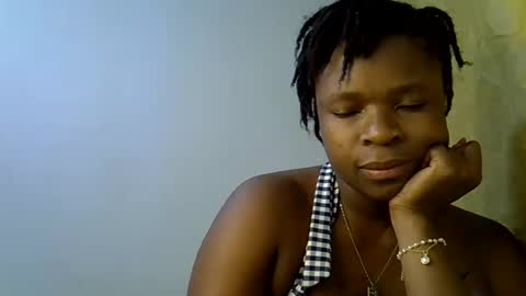 holy_ebony online show from June 15, 3:31 am