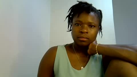 holy_ebony online show from June 17, 5:01 am