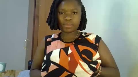 holy_ebony online show from April 29, 5:23 am