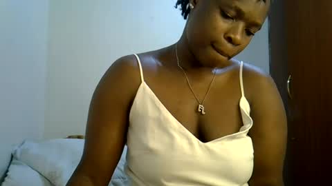 holy_ebony online show from June 16, 3:43 am
