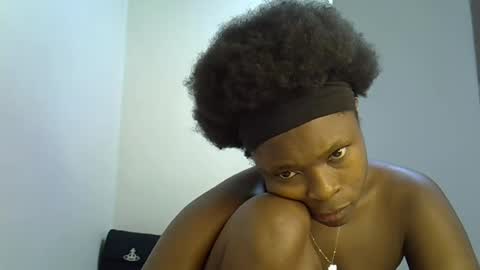 holy_ebony online show from June 19, 6:14 pm