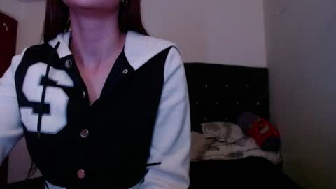 holy_julii online show from June 28, 3:13 am