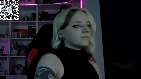 holy_mistresss online show from April 29, 10:20 am
