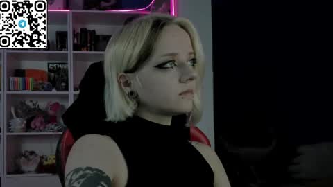holy_mistresss online show from May 2, 8:31 am