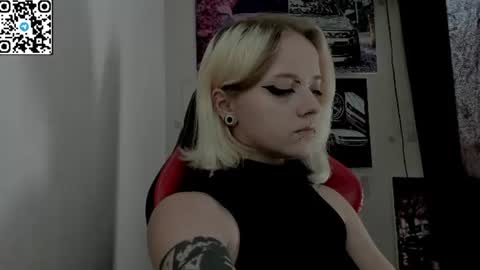 holy_mistresss online show from July 18, 10:17 am
