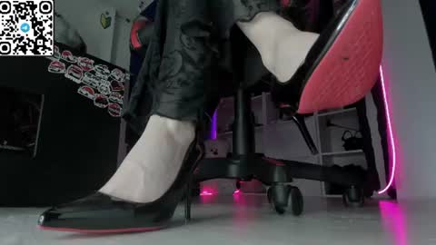 holy_mistresss online show from July 1, 7:50 am