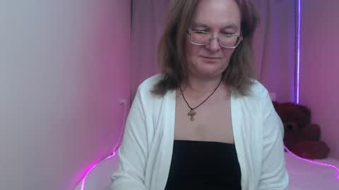 holymilfa online show from May 11, 4:04 pm