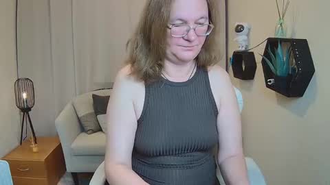 holymilfa online show from May 9, 6:52 am