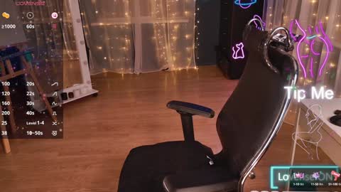 Snapshot of honey_buunny chatting on January 20, 4:55 pm Kristina online show from January 20, 4:55 pm