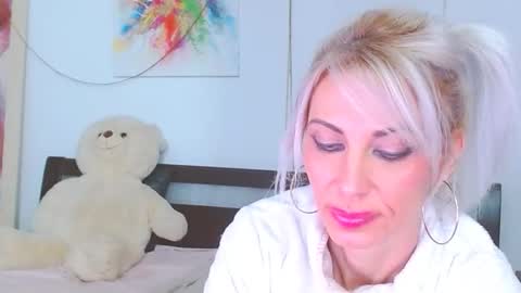 honey_lara online show from February 11, 6:28 am