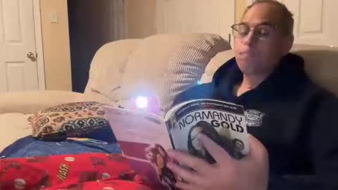 honey_man14 online show from December 18, 3:35 am