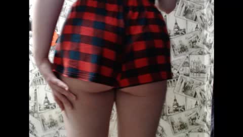 Snapshot of honey_mood chatting on October 23, 4:52 pm Lina online show from October 23, 4:52 pm