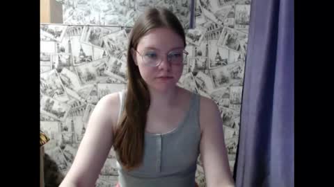 Snapshot of honey_mood chatting on October 13, 7:54 am Lina online show from October 13, 7:54 am