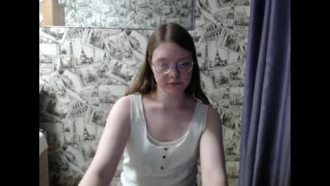 Snapshot of honey_mood chatting on February 26, 5:00 pm Lina online show from February 26, 5:00 pm