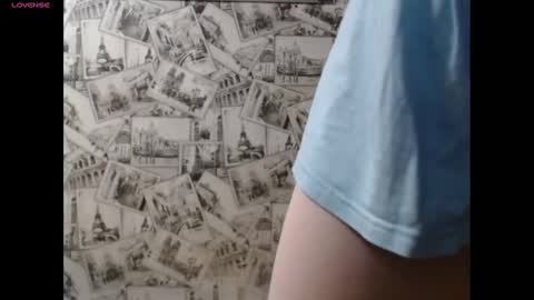 Snapshot of honey_mood chatting on January 21, 2:48 pm Lina online show from January 21, 2:48 pm