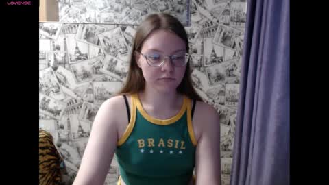 Snapshot of honey_mood chatting on January 16, 11:48 am Lina online show from January 16, 11:48 am