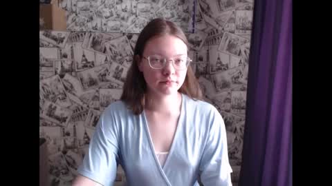 Snapshot of honey_mood chatting on February 27, 8:35 am Lina online show from February 27, 8:35 am