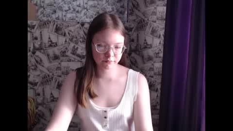 Snapshot of honey_mood chatting on March 10, 12:06 pm Lina online show from March 10, 12:06 pm