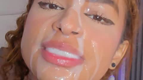 honey_sofii_ online show from April 26, 1:42 pm