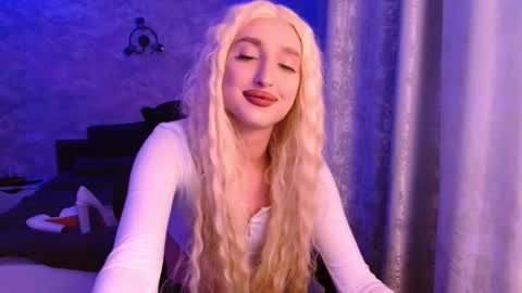 Snapshot of honey_sunset chatting on October 5, 6:04 pm honey_sunset online show from October 5, 6:04 pm
