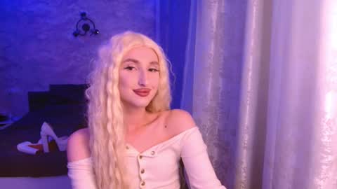 Snapshot of honey_sunset chatting on October 13, 3:47 pm honey_sunset online show from October 13, 3:47 pm