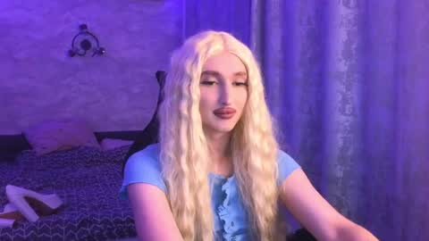 Snapshot of honey_sunset chatting on September 10, 4:30 pm honey_sunset online show from September 10, 4:30 pm