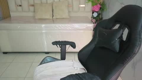 HONEY  online show from June 20, 1:50 pm