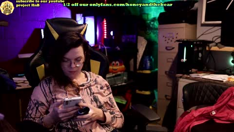 Honey and Bear online show from February 4, 3:22 am