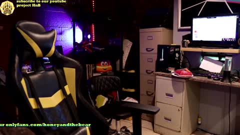 Honey and Bear online show from December 21, 4:30 am