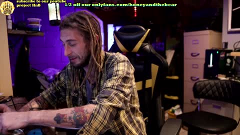 Honey and Bear online show from January 10, 6:09 am