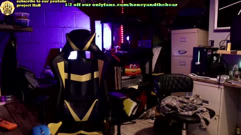 Honey and Bear online show from January 8, 3:29 am