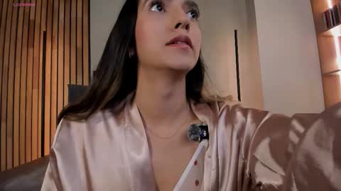 Sofia independent model online show from December 18, 11:49 am