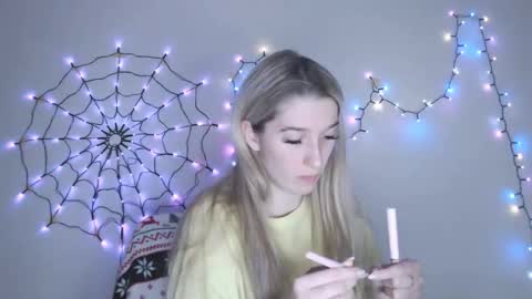 honeyveil online show from December 2, 1:09 pm