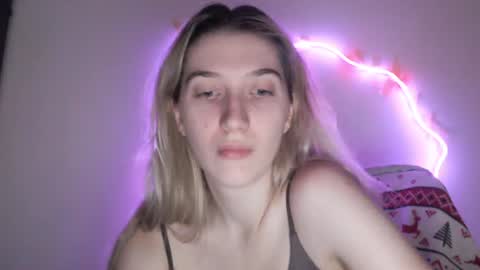 honeyveil online show from July 28, 5:02 pm