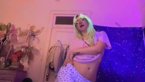 Emi Rose online show from February 20, 6:37 am