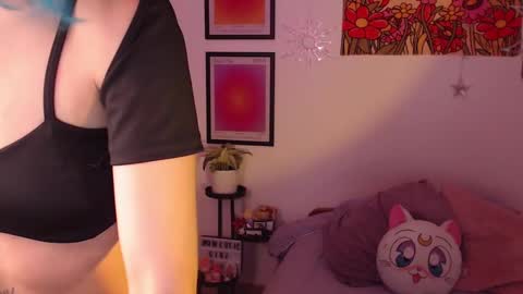 Snapshot of honeyypeaach chatting on September 23, 10:05 pm    online show from September 23, 10:05 pm