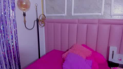 holly online show from March 11, 8:45 pm