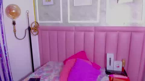 holly online show from March 13, 9:18 pm