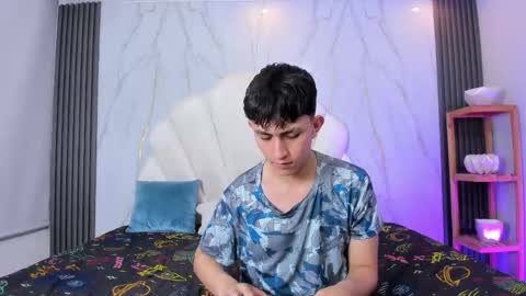 hoot_booys_ online show from April 29, 4:39 am