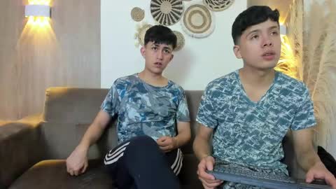 hoot_booys_ online show from April 29, 8:24 pm